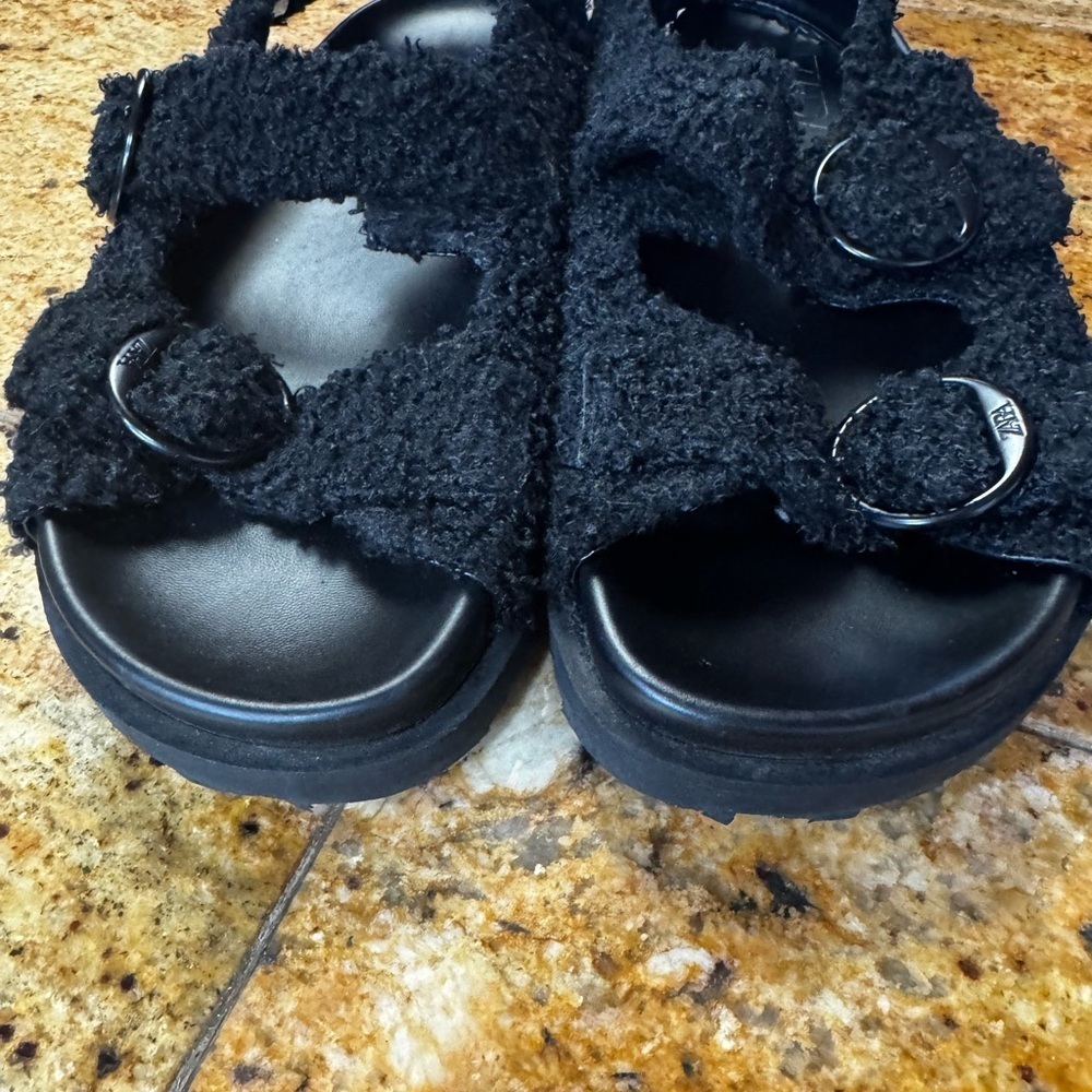 Zara Black Sherpa Fleece Double Buckle Sandals Women’s US 9/ EU 40 - Picture 7 of 10